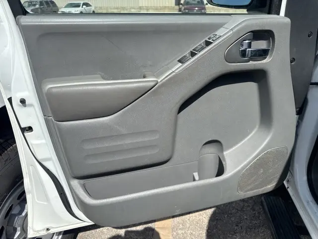 2020 Nissan Frontier SV Crew Cab photo 8