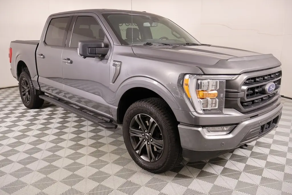 2021 Ford F-150 XL's photo