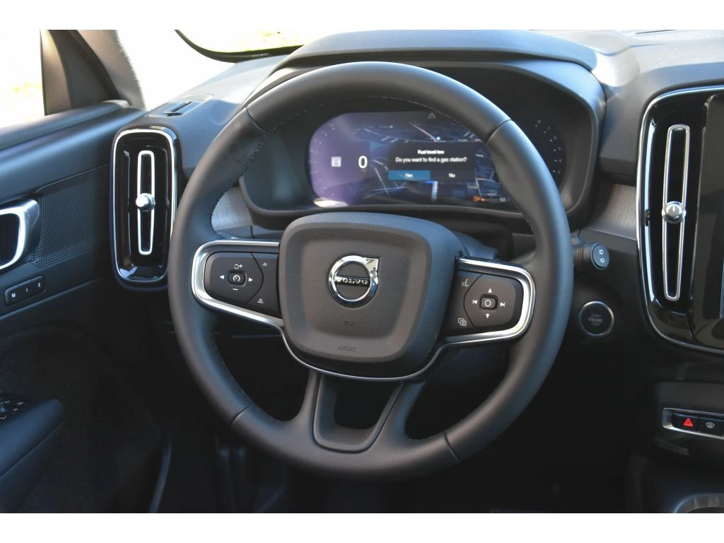 2026 Volvo - image 15