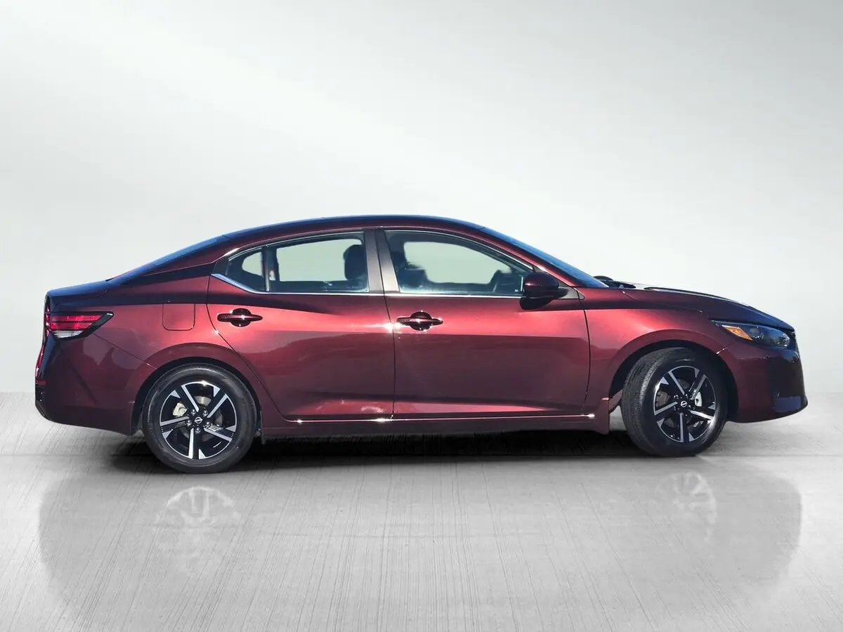 2025 Nissan Sentra SV photo 3