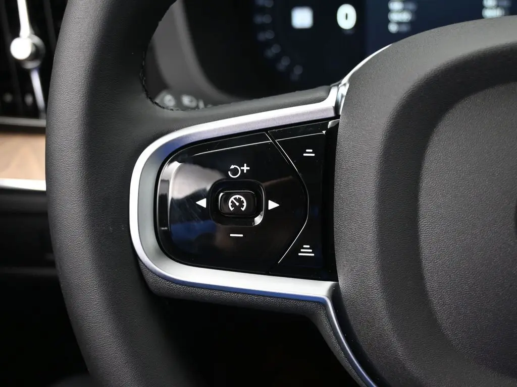 2026 Volvo - image 11