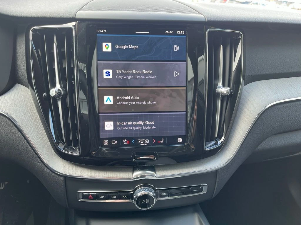 2025 Volvo - image 18