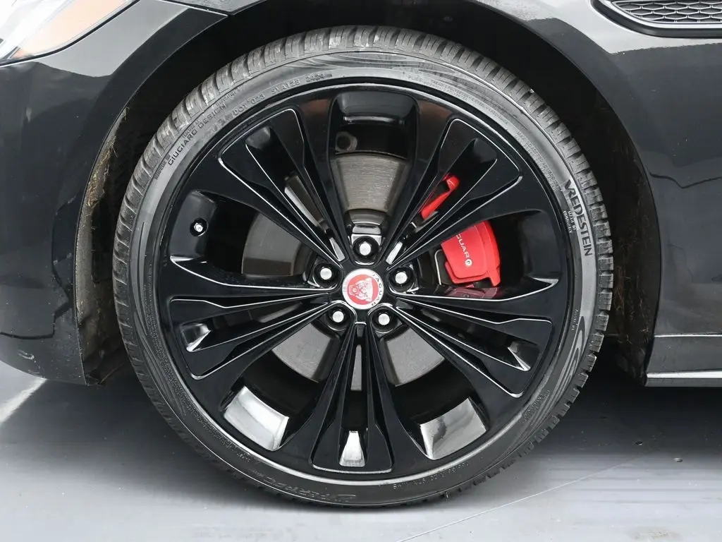 2022 Jaguar XF R-Dynamic SE photo 9