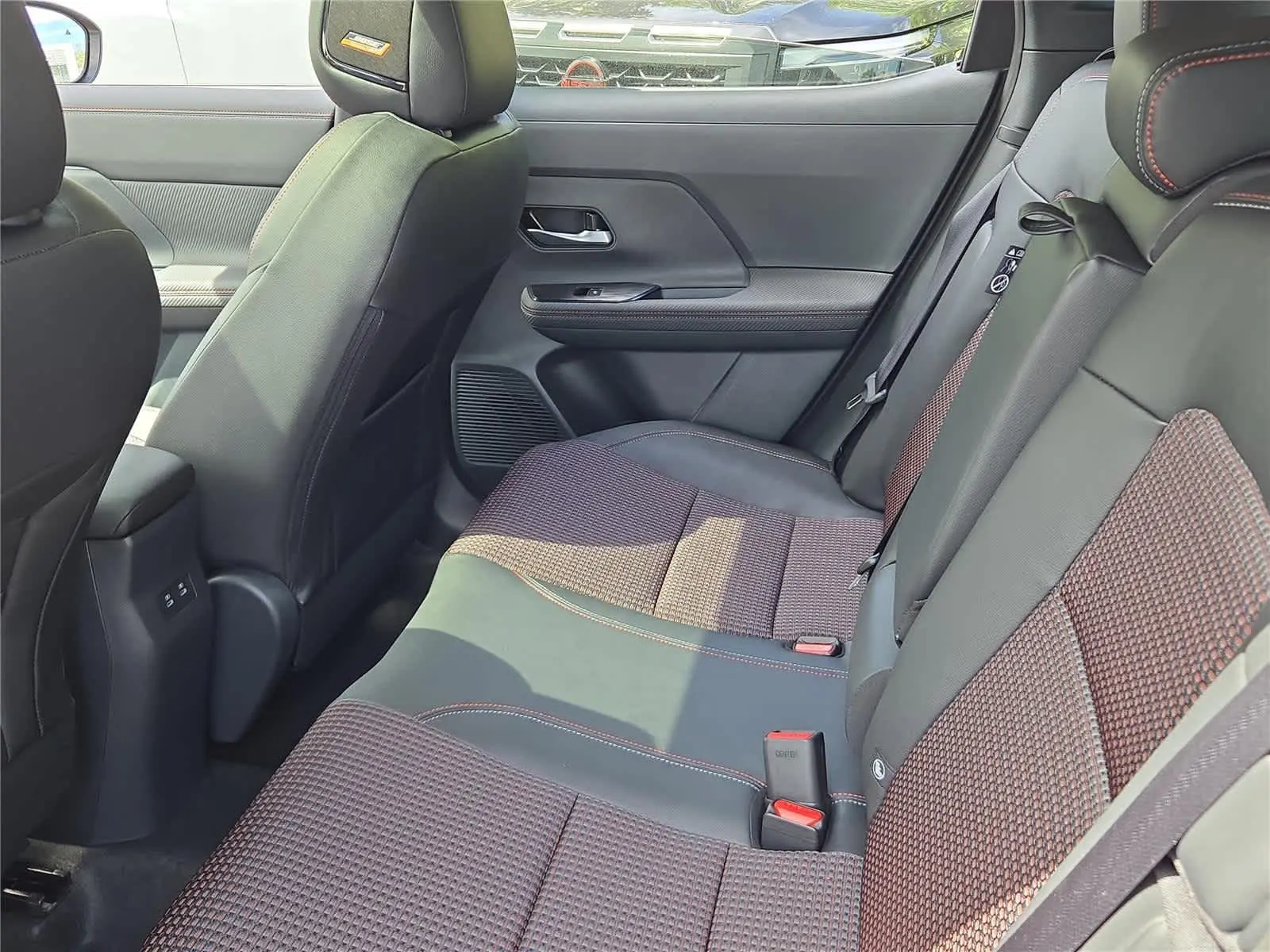 2025 Nissan Kicks SR photo 6