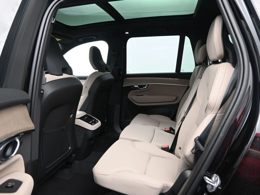 2026 Volvo - image 24