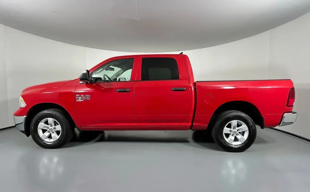 2023 Ram 1500 Classic SLT photo 4