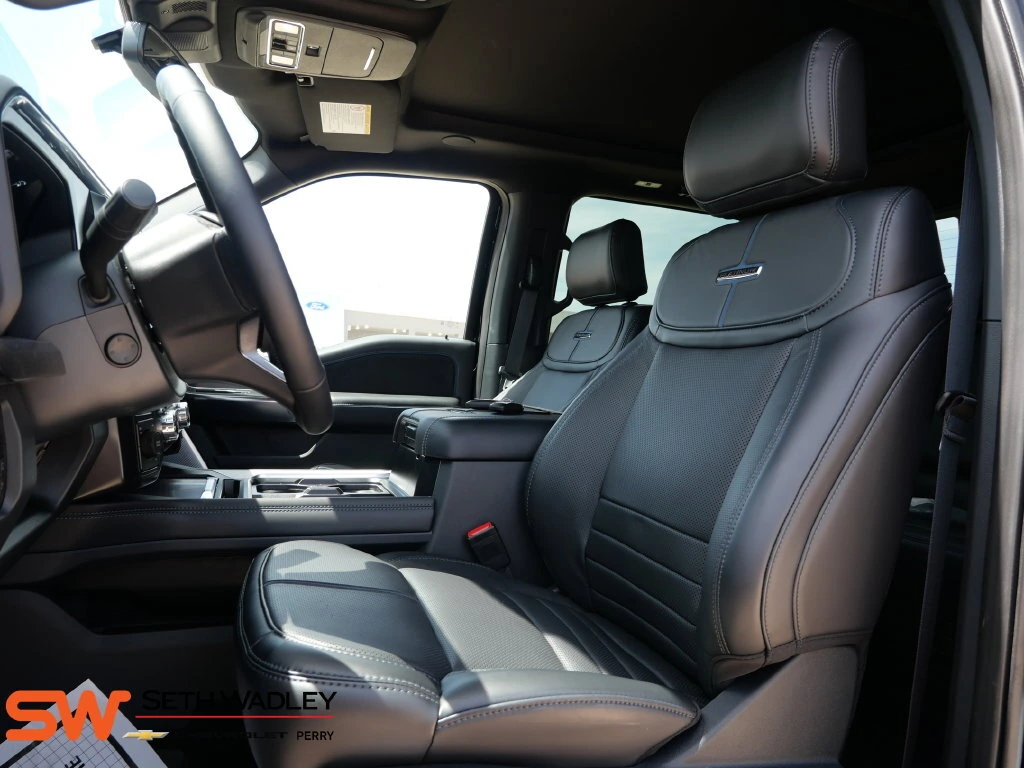 2026 Ford F-450 Super Duty Platinum - Photo 17