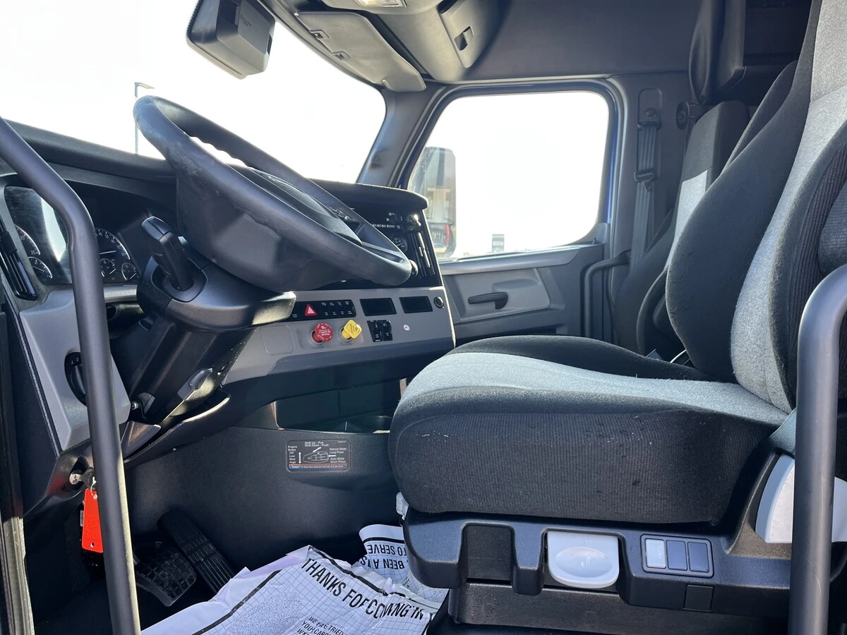 2022 Freightliner Cascadia - image 19