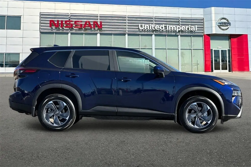 2026 Nissan Rogue SV photo 2
