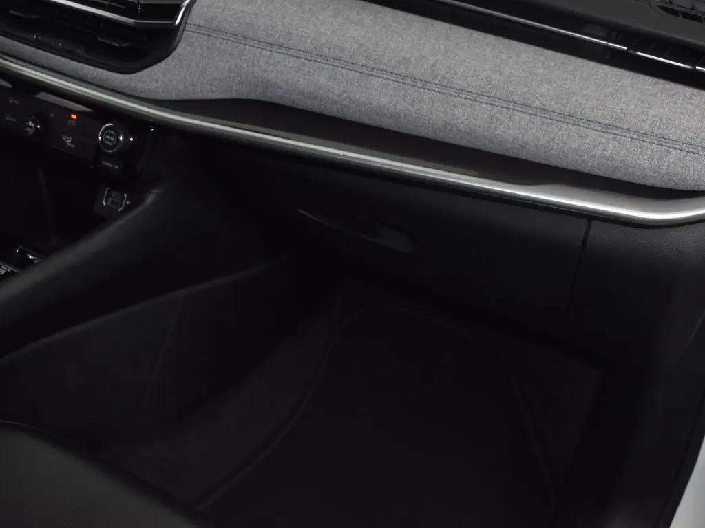 2023 Jeep Compass Latitude photo 23