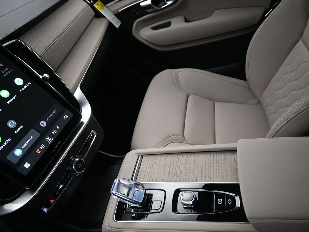 2026 Volvo - image 16