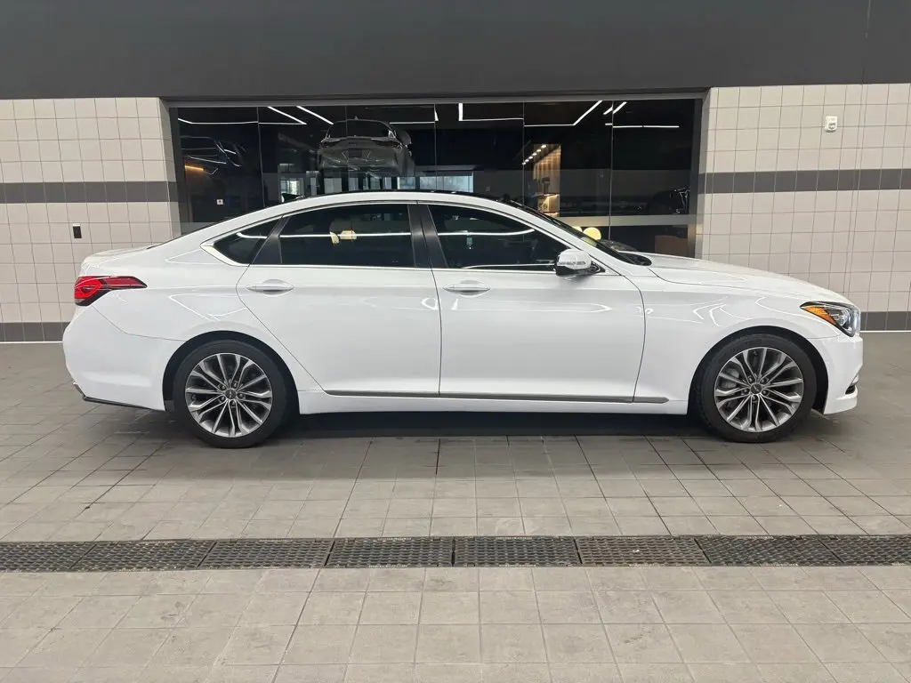 2016 Hyundai Genesis Base's photo