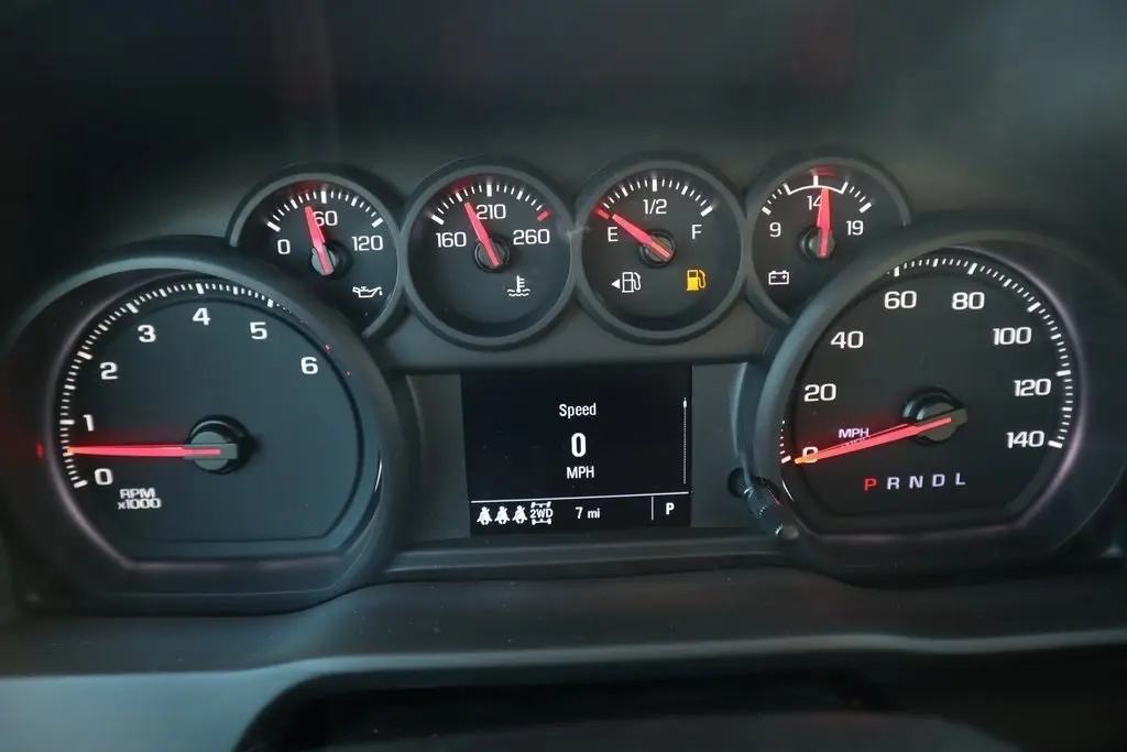 2026 Chevrolet Silverado 2500HD Custom photo 4
