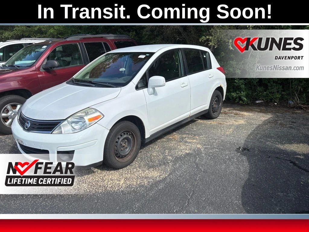 2011 Nissan Versa 1.8 S Auto's photo