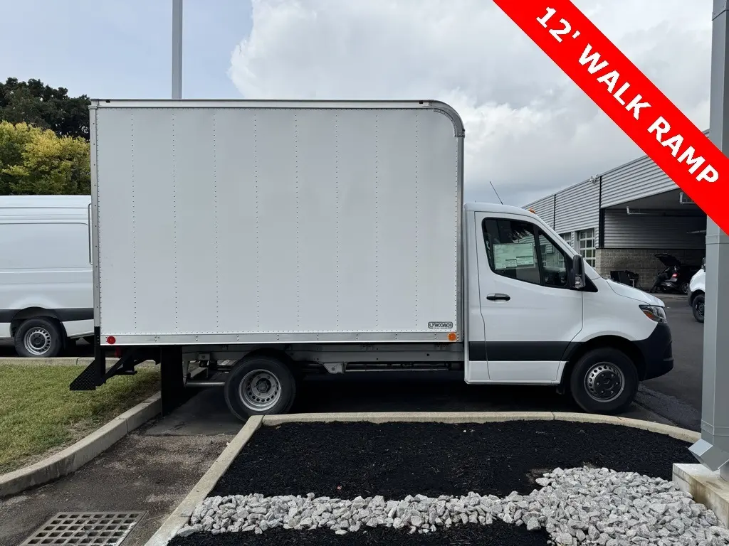 2023 Mercedes-Benz Sprinter Cab Chassis Base's photo