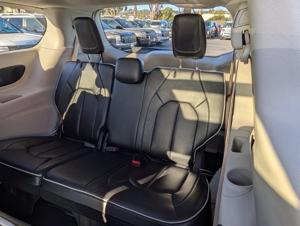 2023 Chrysler Pacifica Hybrid Limited - Photo 14