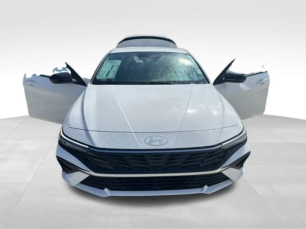 2025 Hyundai Elantra SEL Sport photo 13