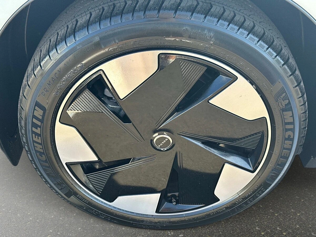 2026 Volvo - image 10