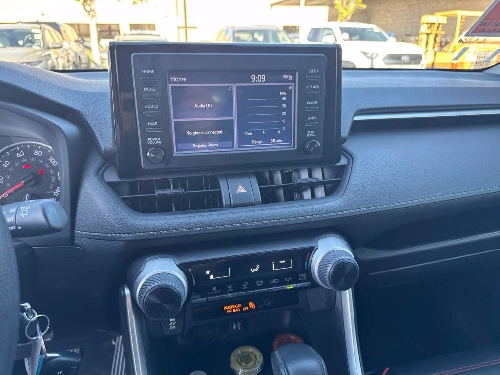 2019 Toyota RAV4 LE - Photo 8