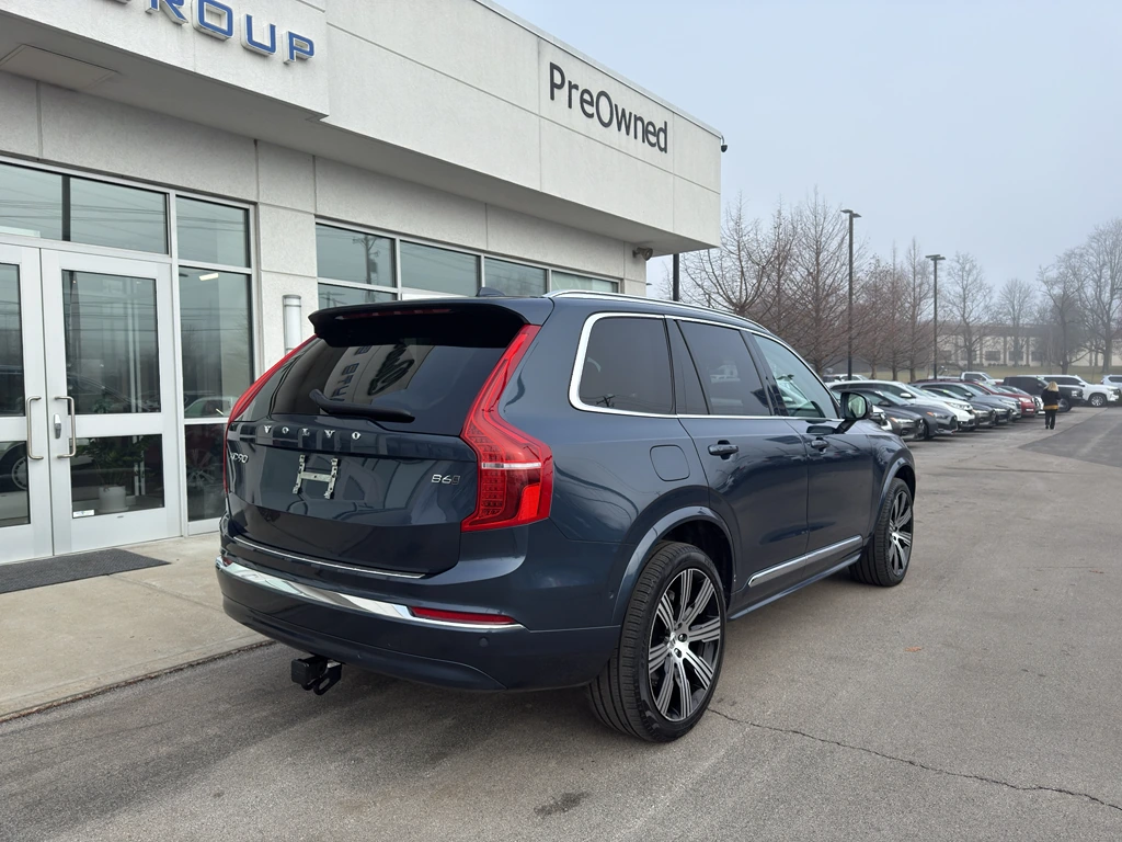 2023 Volvo - image 3