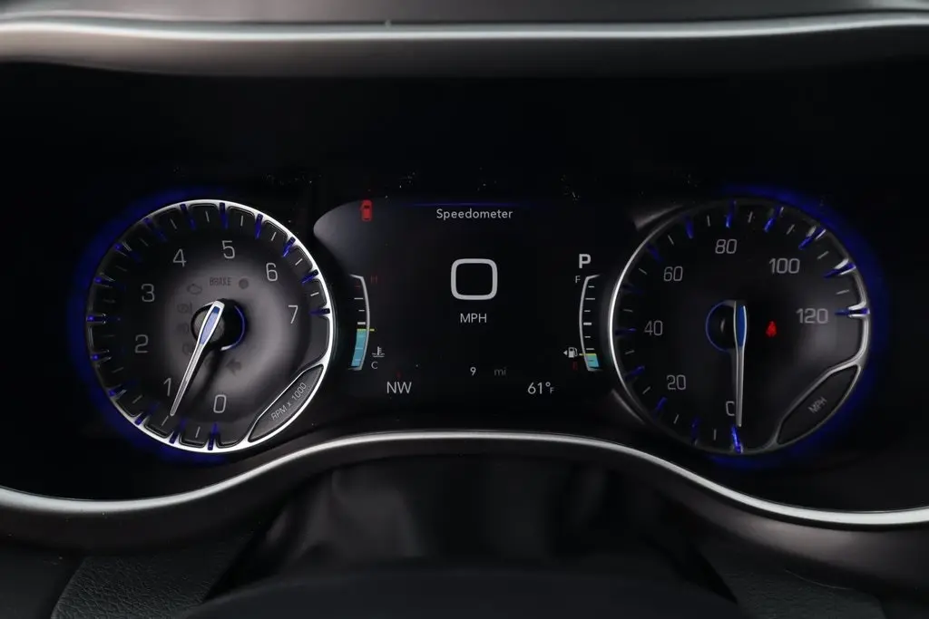2026 Chrysler Voyager LX photo 4