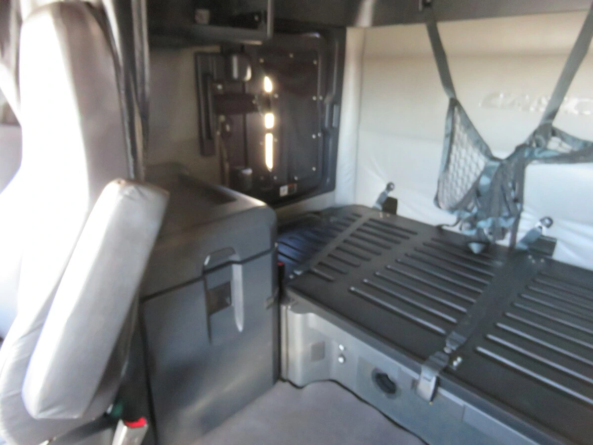 2022 Freightliner Cascadia - image 15