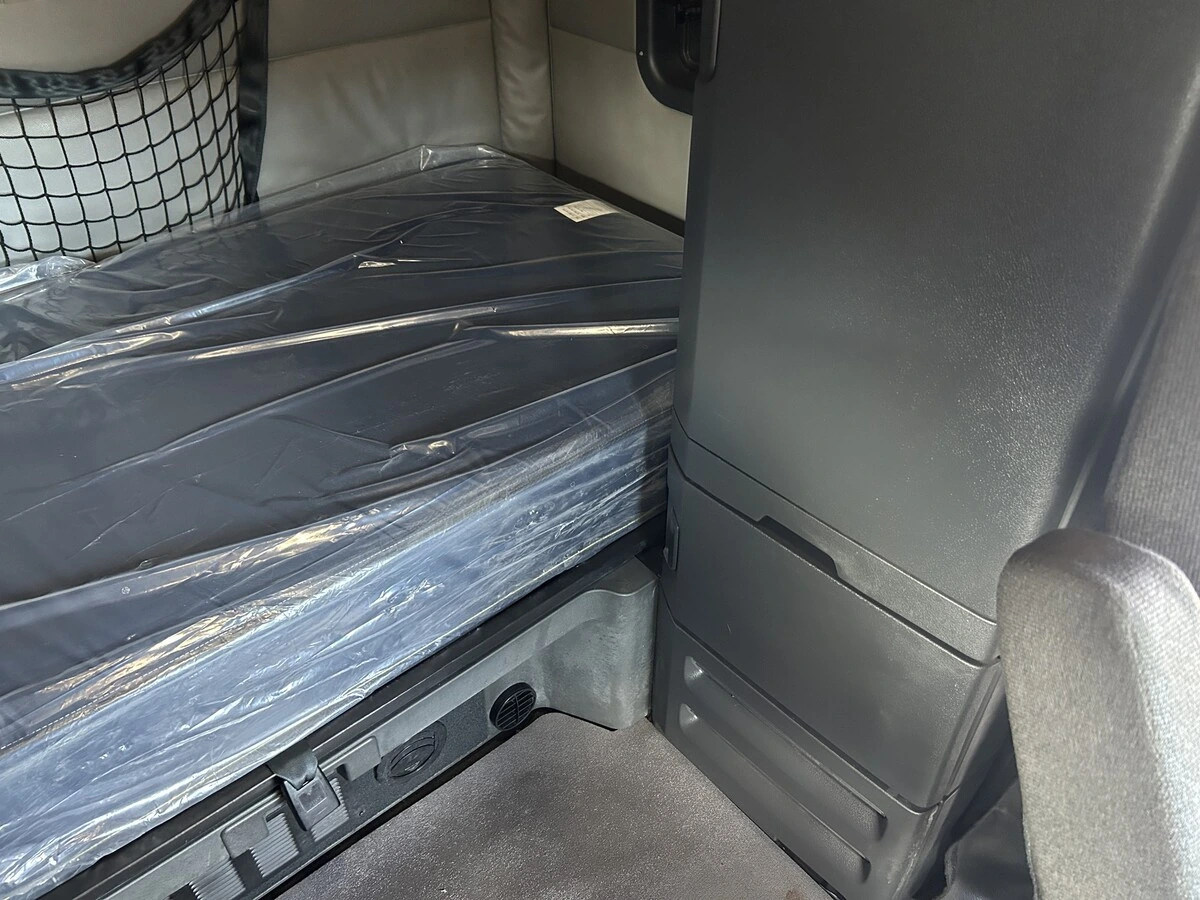 2022 Freightliner Cascadia - image 16