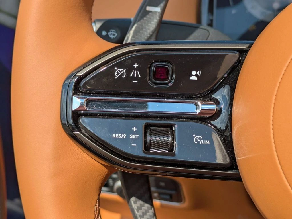 2025 Aston Martin DB12 Base - Photo 19