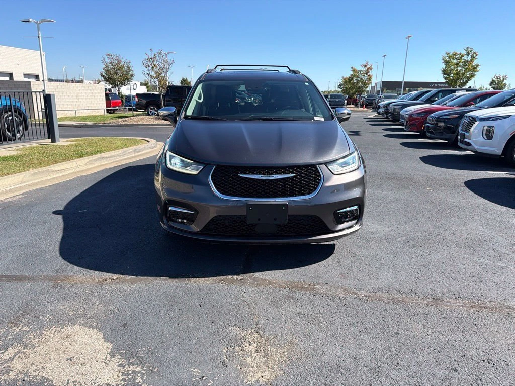 Used 2022 Chrysler Pacifica Hybrid Limited with VIN 2C4RC1S70NR157068 for sale in Kansas City