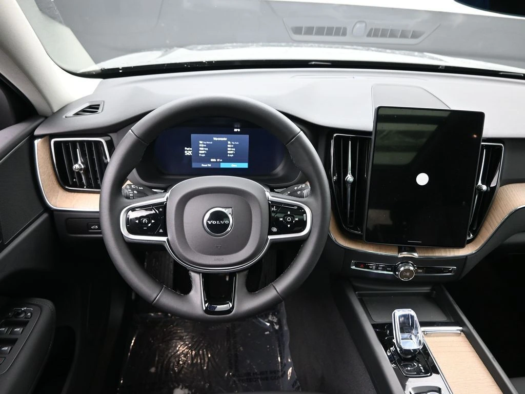 2026 Volvo - image 14