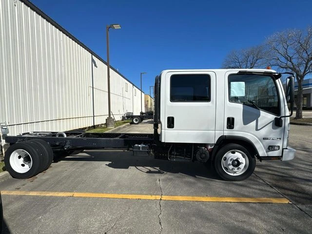 2025 Isuzu NPR - image 11