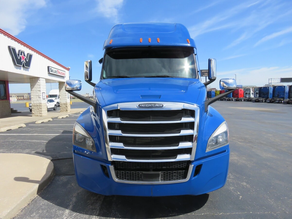 2022 Freightliner Cascadia - image 11