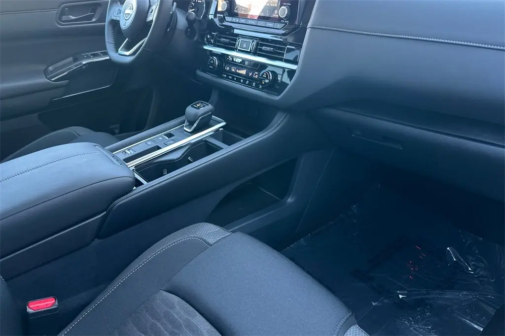 2025 Nissan Pathfinder SV photo 15