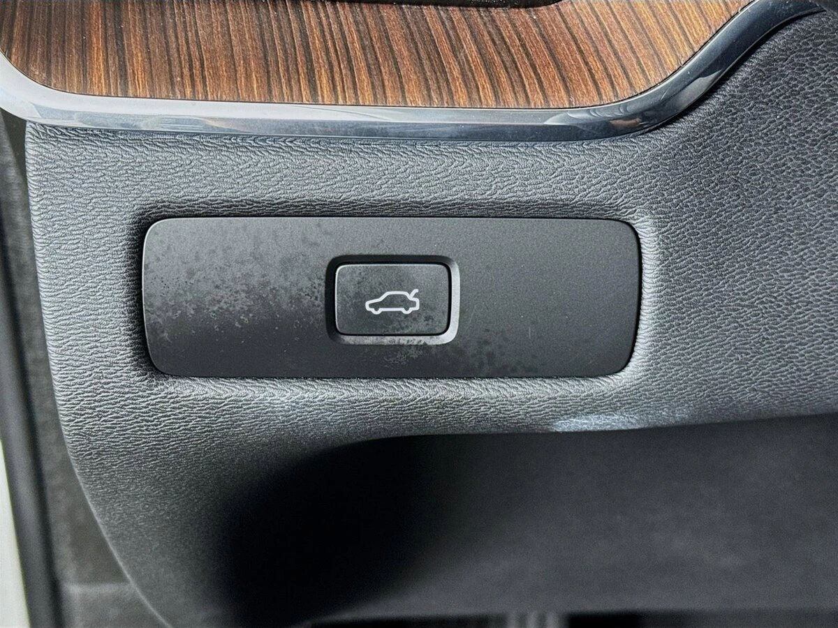 2023 Volvo - image 10