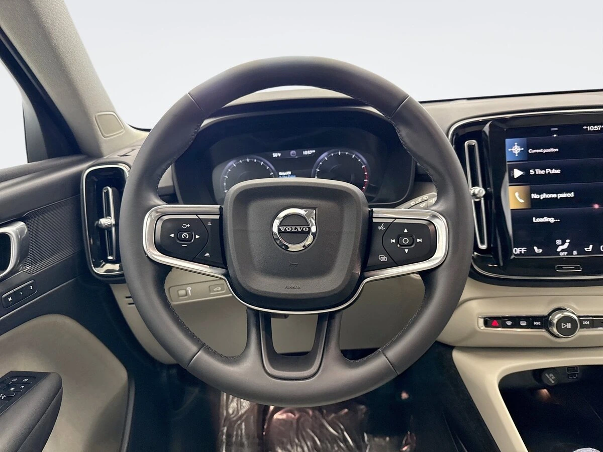 2022 Volvo - image 12