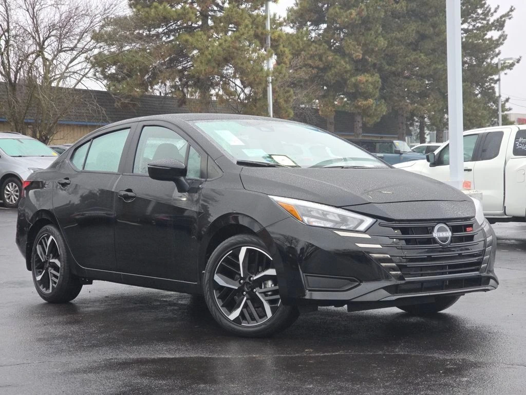 2025 Nissan Versa Sedan SR's photo