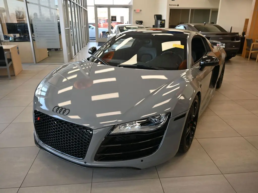 2010 Audi R8 5.2 Quattro photo 3