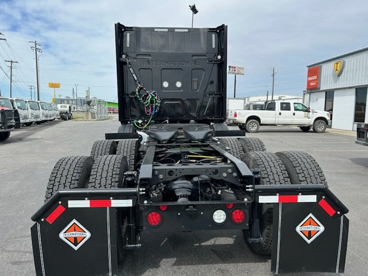 2024 International LT — photo 3