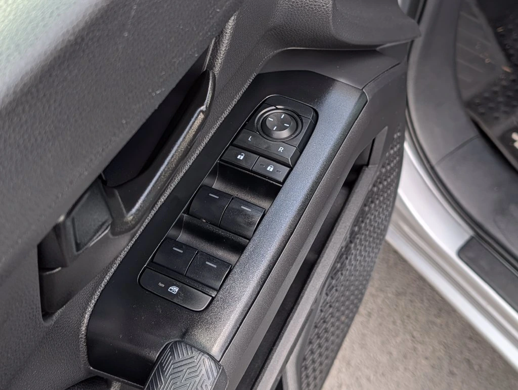 2025 Toyota Tacoma SR5 - Photo 17
