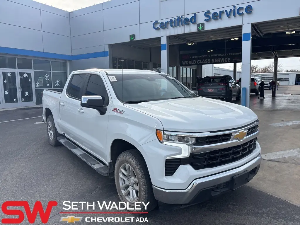 2025 Chevrolet Silverado 1500 LT's photo