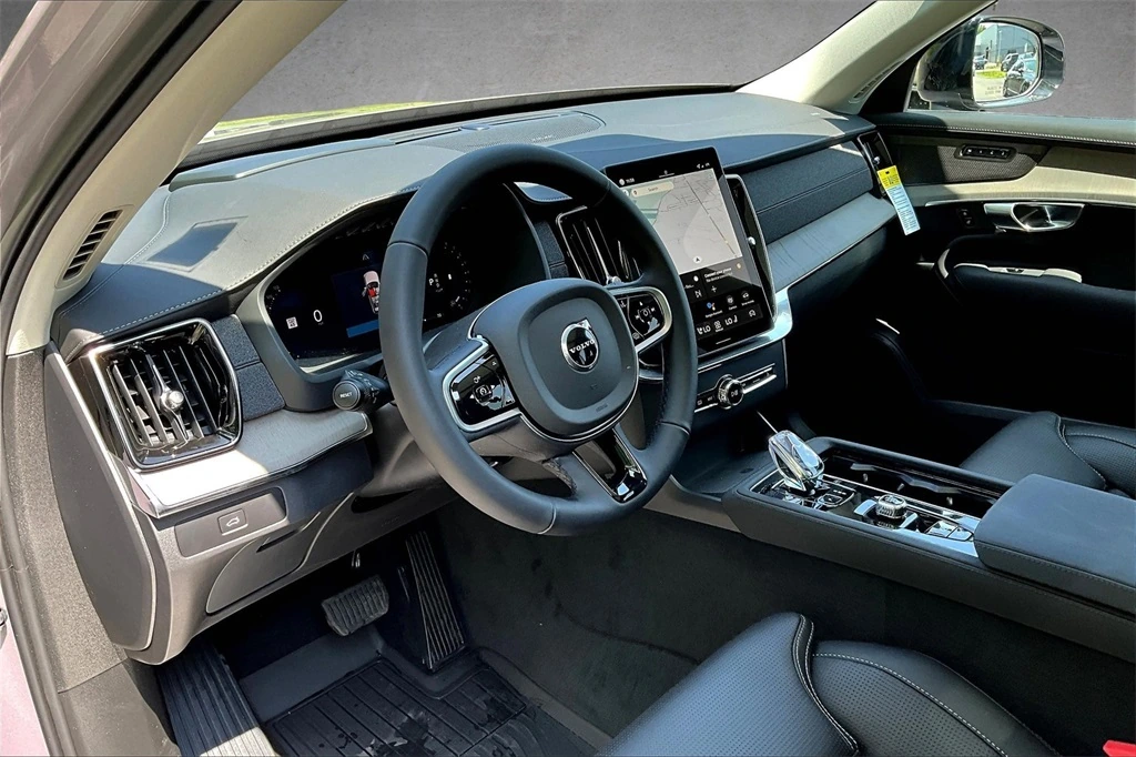 2026 Volvo - image 7
