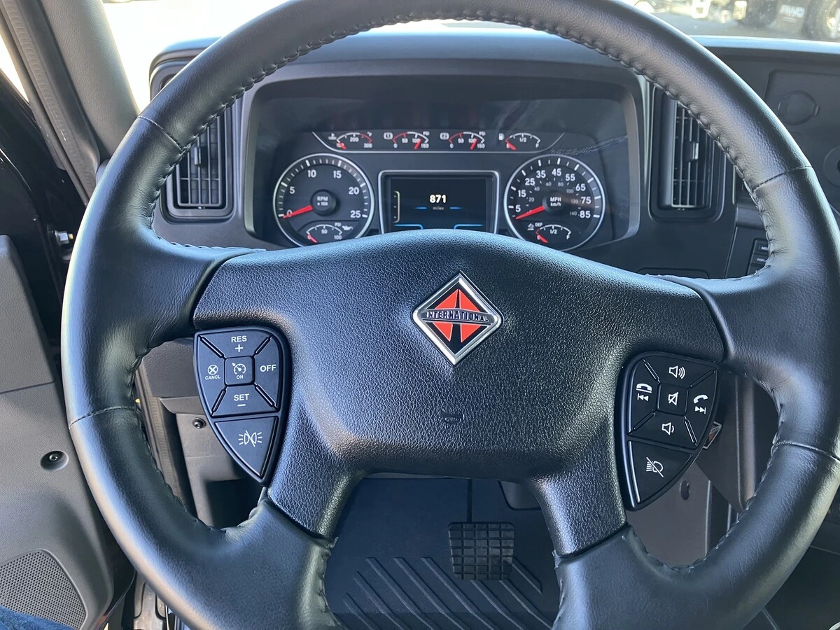 2024 International LT — photo 6