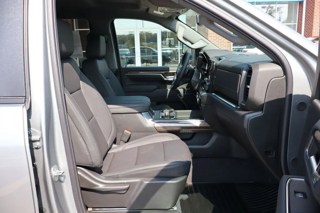 2026 Chevrolet Silverado 3500HD LT photo 43