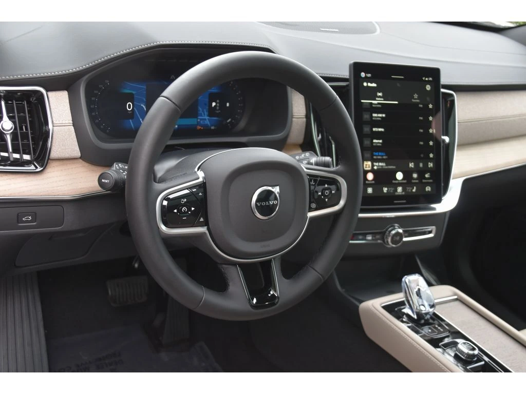 2026 Volvo - image 12