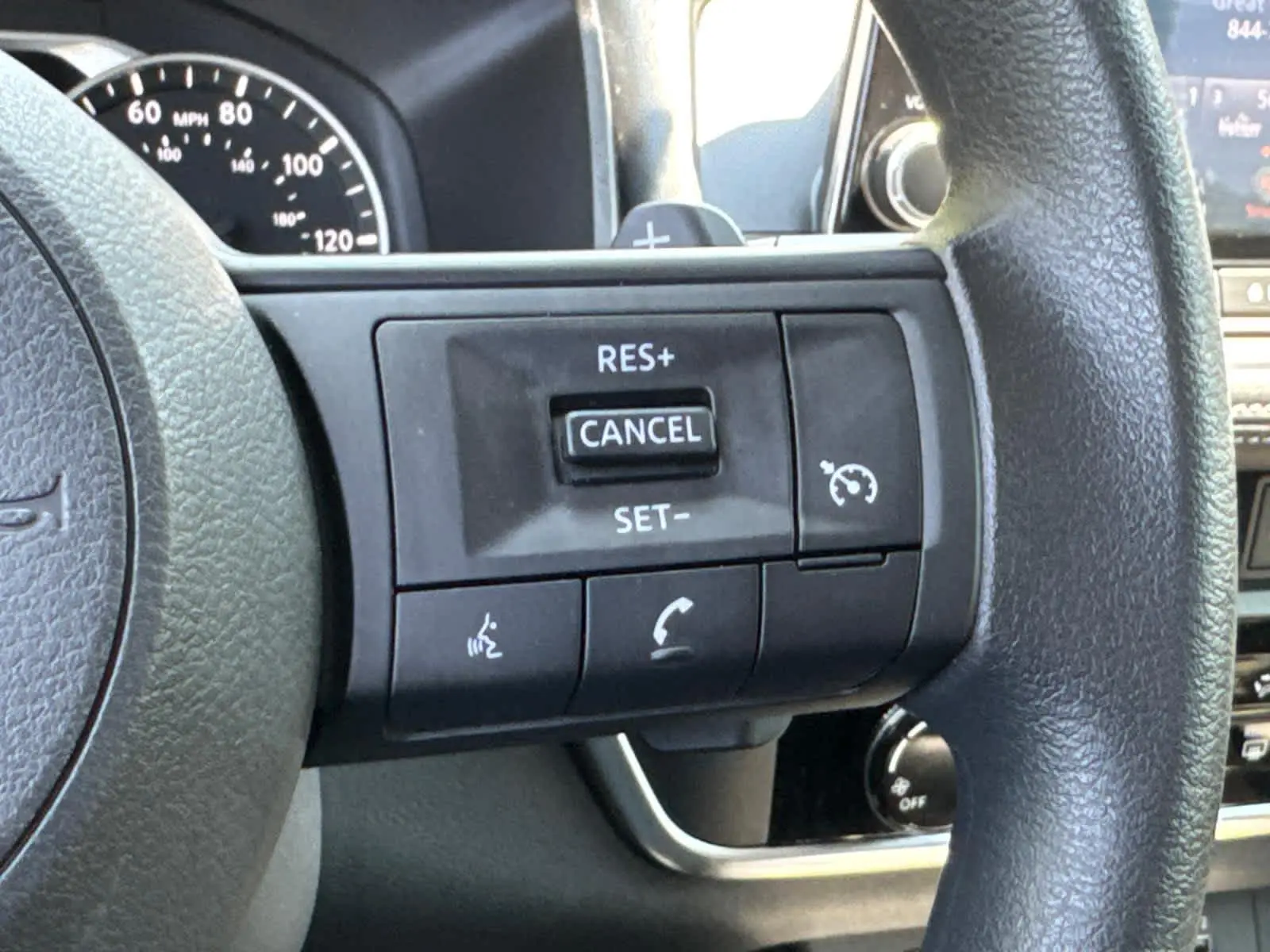 2022 Nissan Rogue S photo 19
