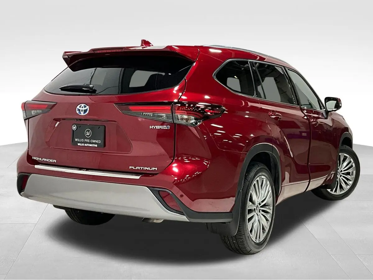 2024 Toyota Highlander Hybrid Platinum photo 3