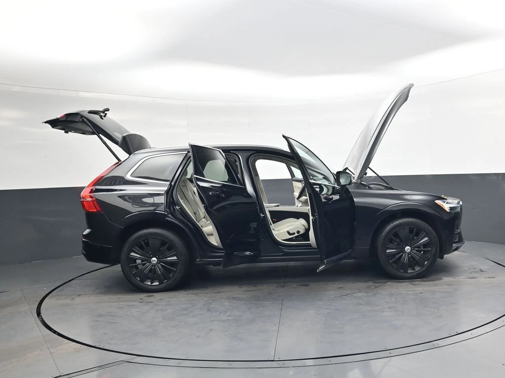 2022 Volvo - image 40