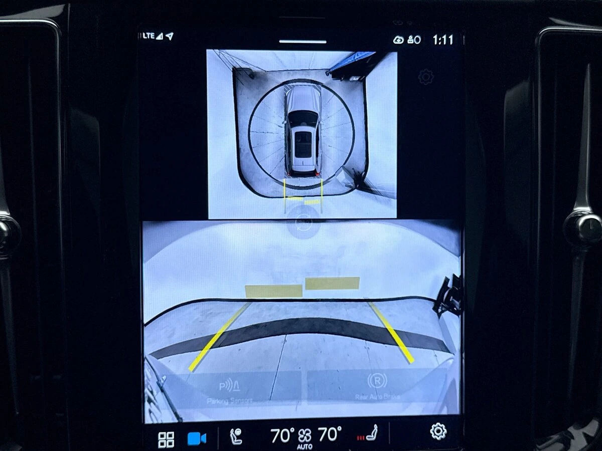 2025 Volvo - image 11