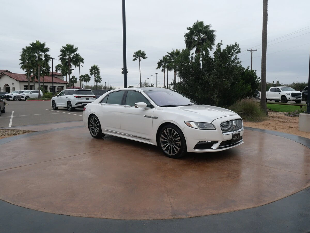 2018 Lincoln Continental Reserve's photo
