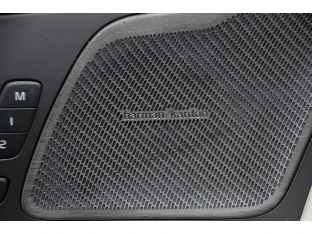 2026 Volvo - image 27